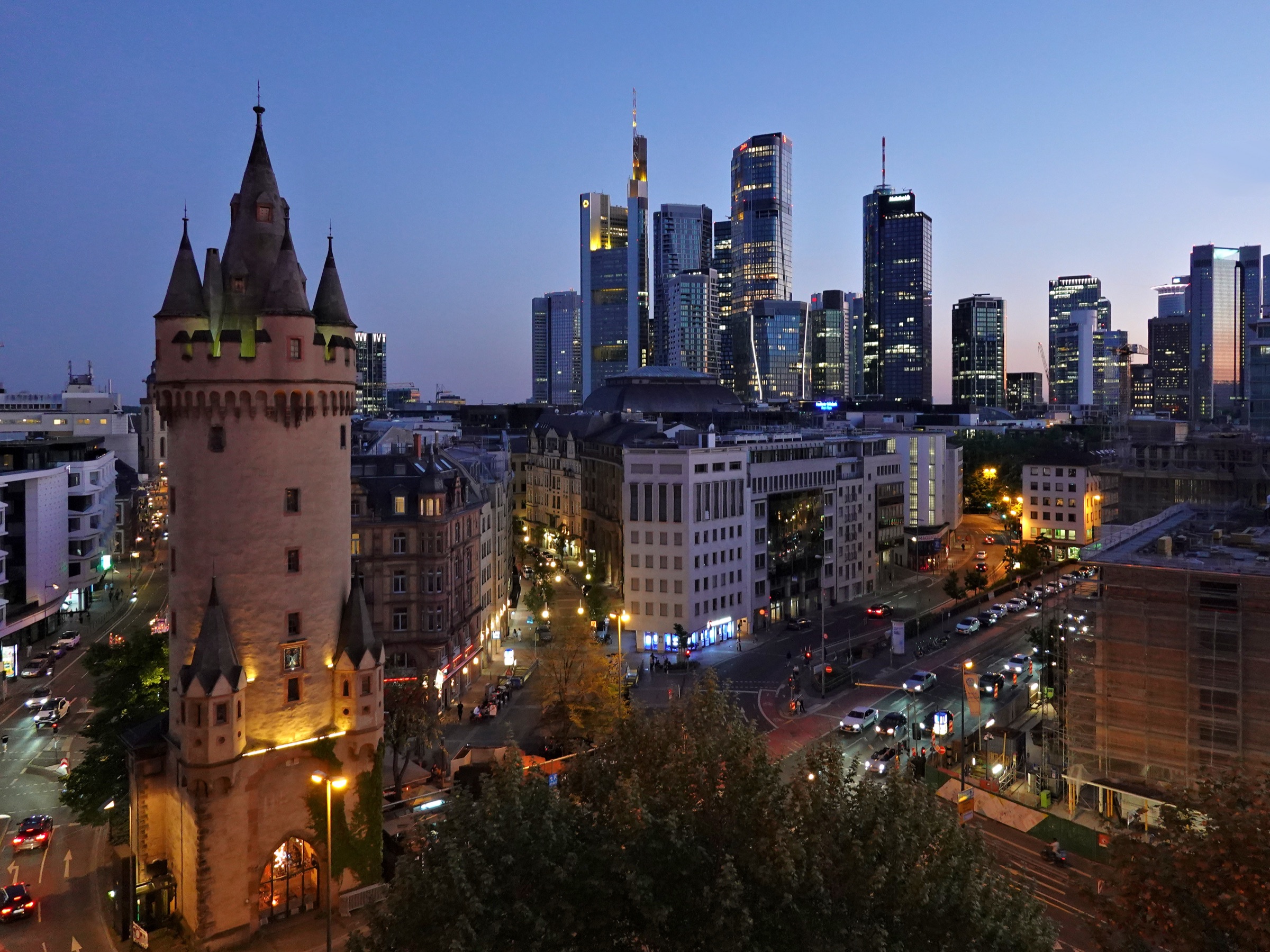 Frankfurter Skyline bei Sonnenuntergang